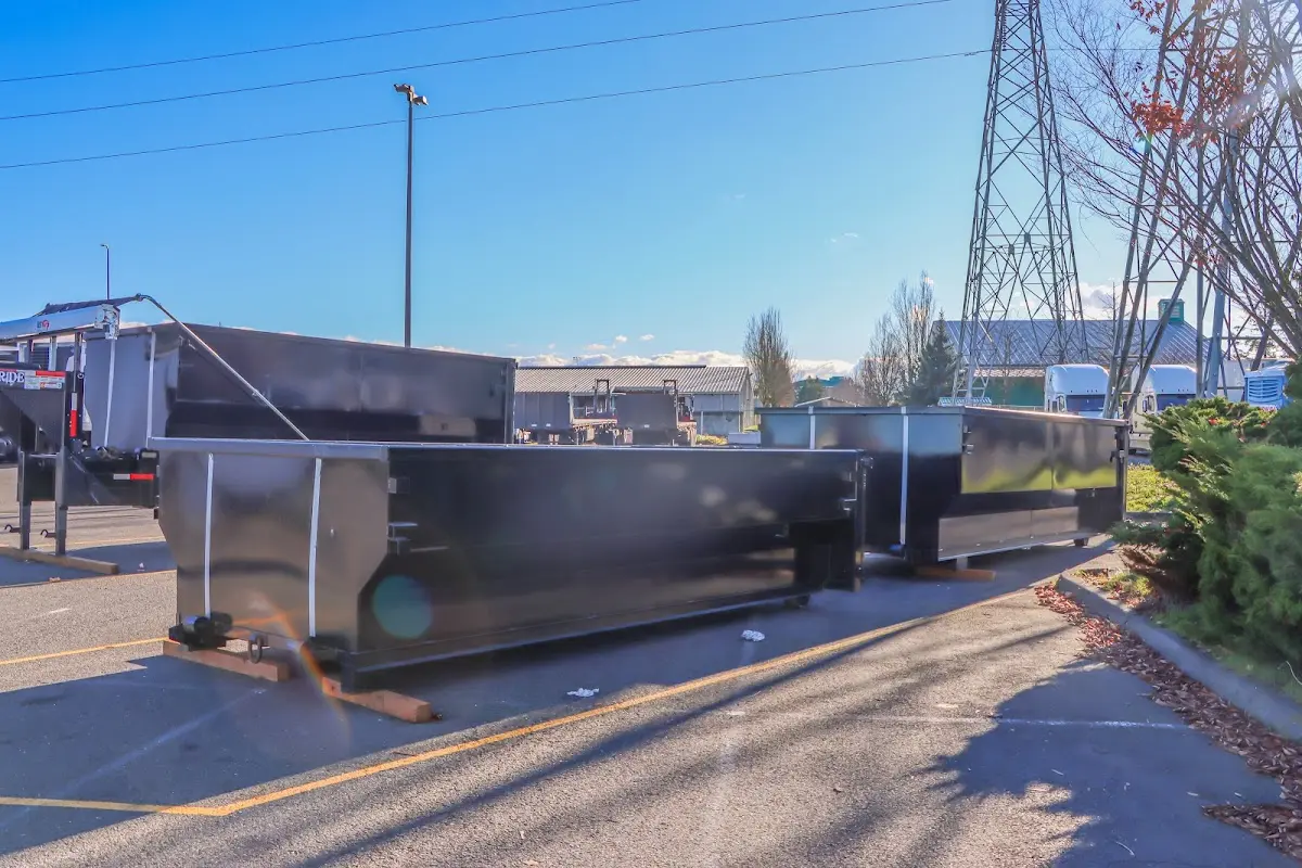 Professional dumpster rental and junk removal service in Peralta